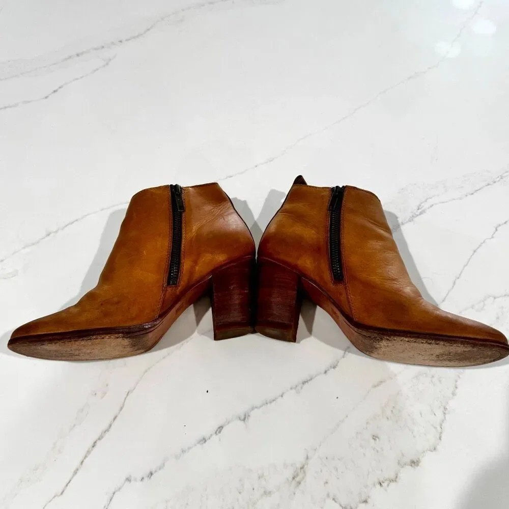Frye very nice